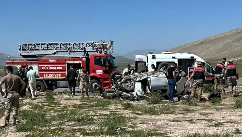 Van'daki Feci Kazada 4 Kişi Hayatını Kaybetti, 2 Kişi Yaralandı