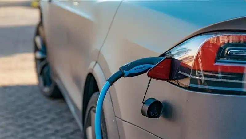 Elektrikli Araç Satışları Düşüşte: Tüketici Endişeleri Neden Artıyor?