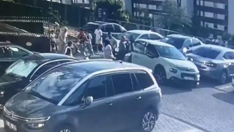 Eşinin İhtiyaçlarını Karşılamak İçin Arabasıyla Korkunç Olayı Yaşadı