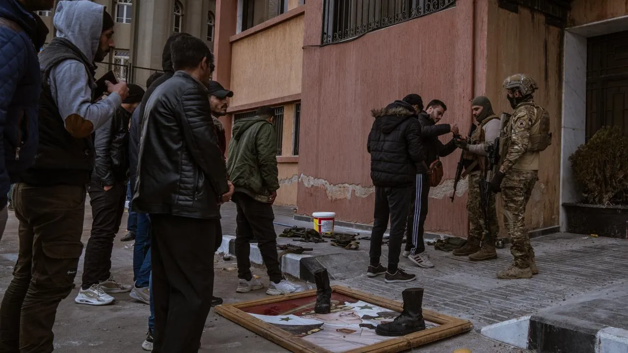 Suriye’de Rejim Güçleri Silah Bırakıyor: Barış Sürecinde Yeni Adım