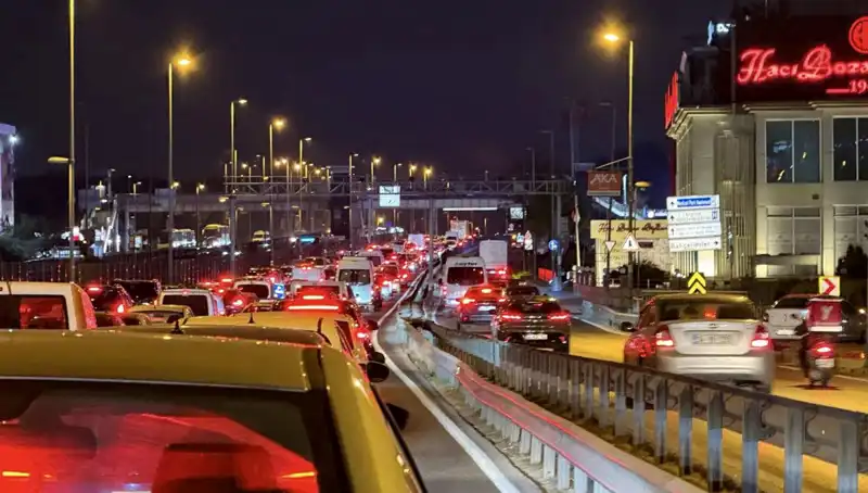 Yenibosna Metrobüs Yaya Üst Geçidinde Başlanan Çalışmalar Neleri Kapsıyor?