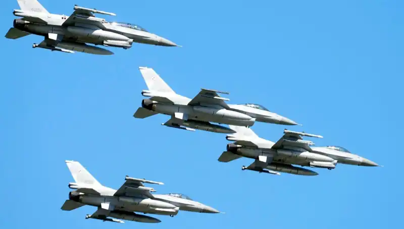 ABD, Ukraynalı Pilotlar için 310 Milyon Dolar F-16 Eğitimi Planlıyor