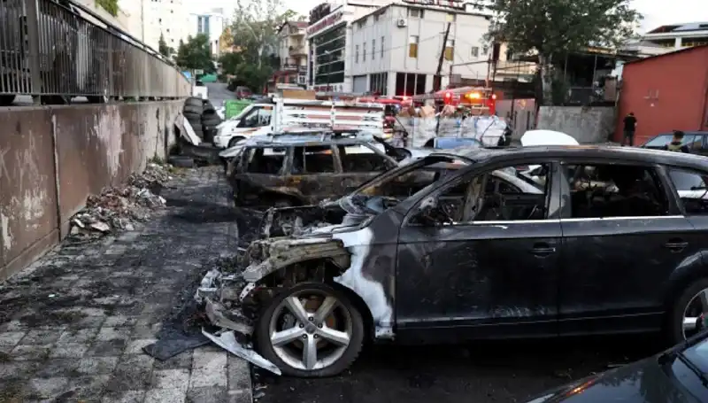 Sanayide Tamir Bekleyen Araçlar Alev Alev Yandı! Olayın Ardındaki Sebep Nedir?