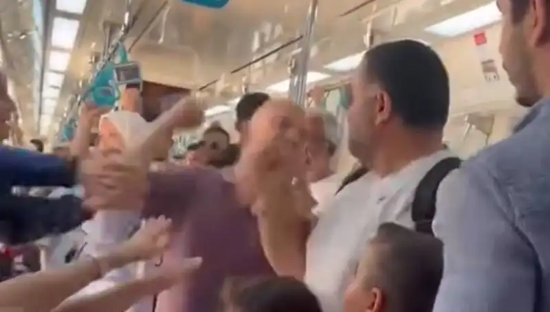 Marmaray'da Gerilim Tırmandı: Yumruklu Kavga Yolcuları Tedirgin Etti