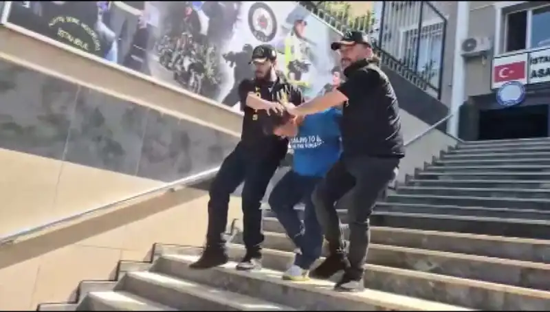 Ümraniye'de Film Gibi Gasp Olayı: 600 Bin Lira Değerinde Takı Çalındı!