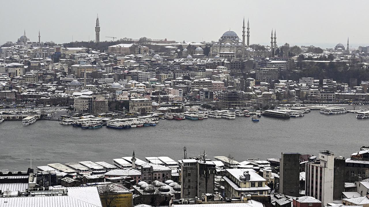 İstanbul'un Üzerine Kar Yağdı!