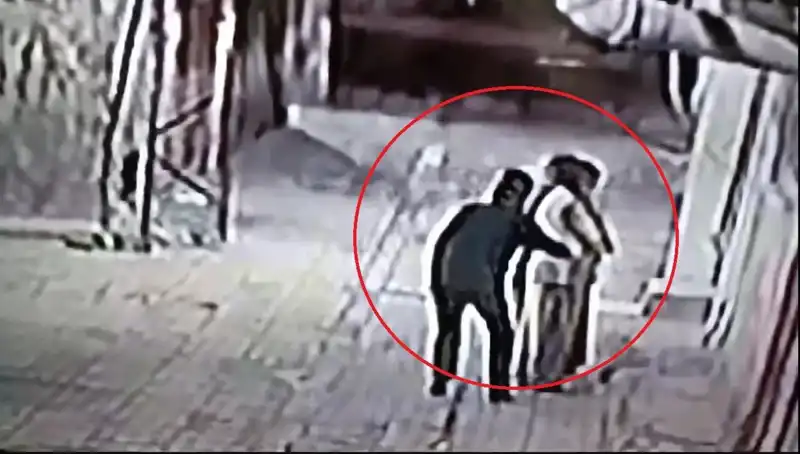 Kapkaççılara Son Vermek İçin Polisler Pazarcı ve Simitçi Kılığına Girdi