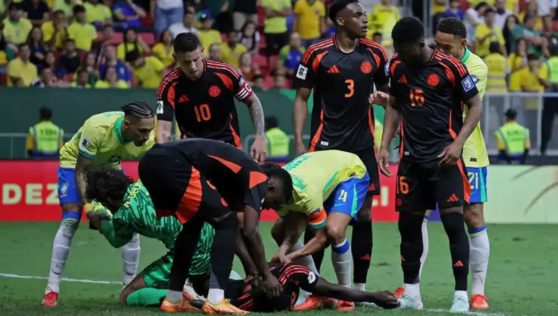 Galatasaraylı Davinson Sanchez'in Korku Dolu Anları: İkisi de Düşünmeden Çarptı!