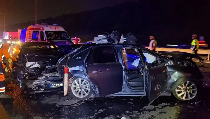 TEM Otoyolu'nda Zincirleme Kaza: 7 Kişi Yaralandı, Trafik Durma Noktasına Geldi!