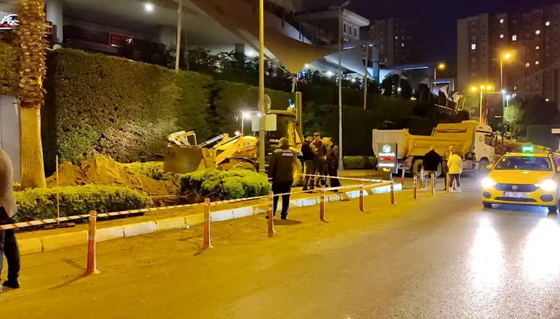 AVM Girişinde Doğalgaz Paniği: Alışveriş Severler Fırsatları Kaçırdı