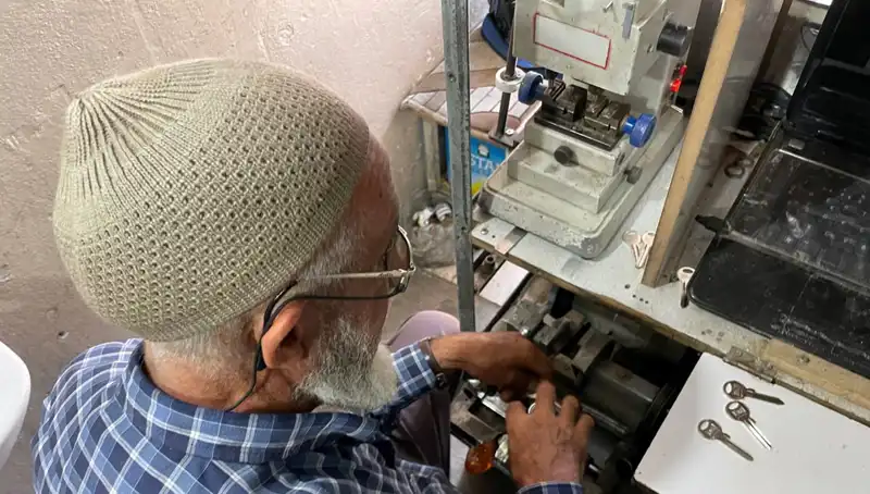 28 Yıllık Emekle 4 Metrekarelik Dükkanı Saray Gibi Dönüştürdü