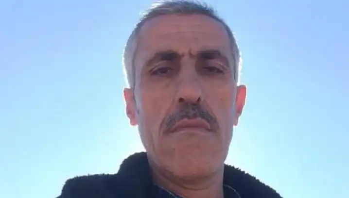 Gençlerin İsyanını Durdurmak İsteyen Adam Bıçaklı Saldırıya Uğradı