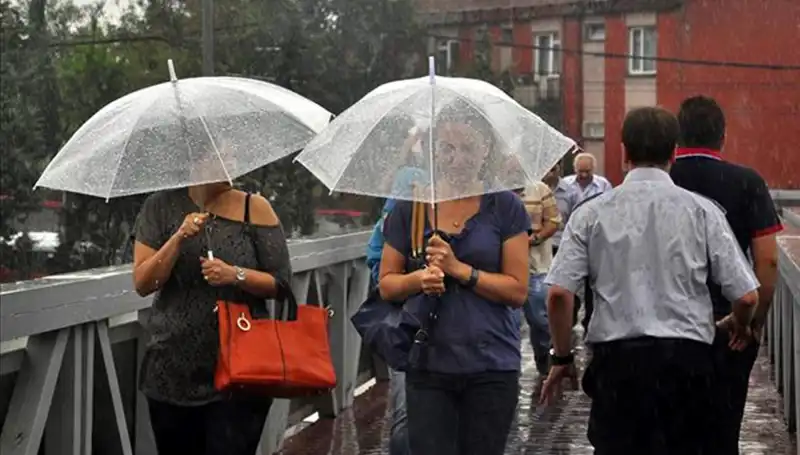 Yaz Mevsiminde Dikkat: Sıcaklık ve Sağanak Yağış Uyarıları Geldi