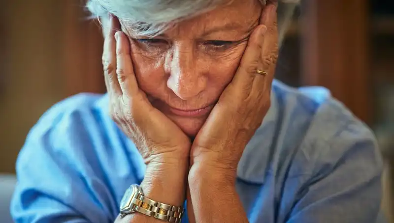 40'lı Yaşlarda Alzheimer Teşhisi: Erken Uyarı İşareti Stresle İlişkilendirildi