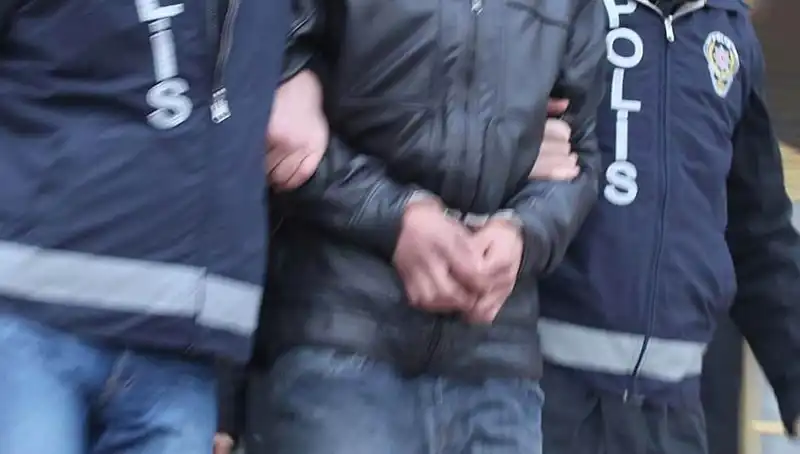 Adana'da Uyuşturucu Operasyonu: 45 Kişi Gözaltına Alındı!