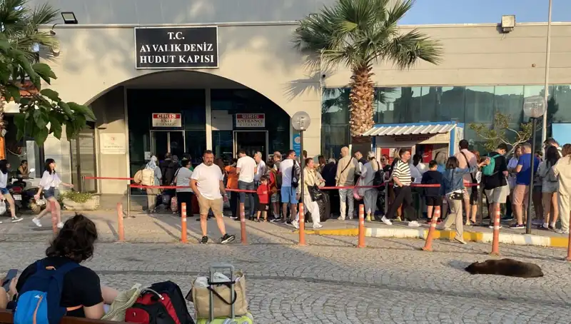 Bayramda Midilli Adası'na Yoğun İlgi: Tatilcilerin Gözdesi Oldu