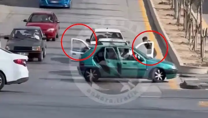 Trafikte Kılıç ve Bıçakla Saldıranlar Gözaltında: Olayın Detayları Ortaya Çıktı