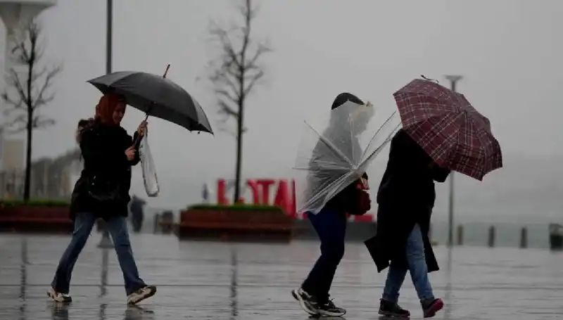Beklenen Fırtına: İki Bölgeye Şiddetli Sağanak Uyarısı Yapıldı