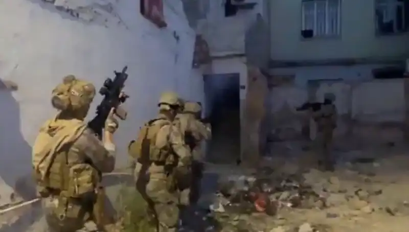 Türkiye'de Dev Uyuşturucu Operasyonu: 2 Bin 311 Şüpheli Yakalandı