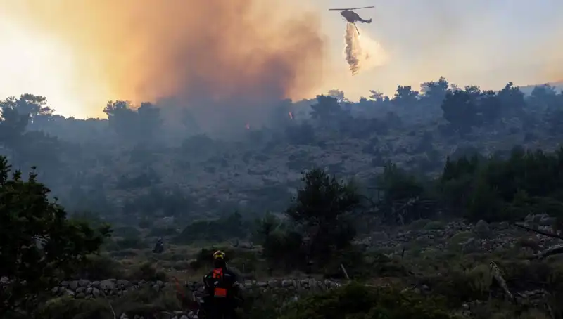 Eğriboz Adası’nda Yangın Felaketi: İki Köy Güvenliğe Alındı