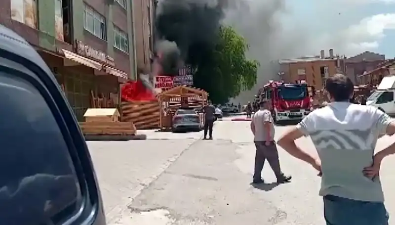 Ankara'da Yangın Faciası: İş Yerlerinde Büyük Hasar ve Panik Ortaya Çıktı