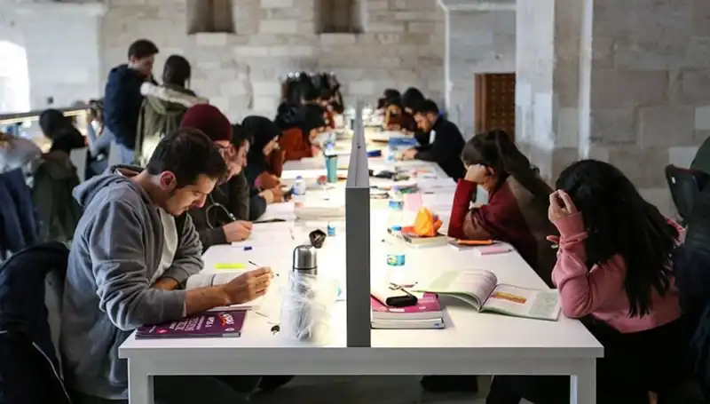 2024-2025 Akademik Yılı Üniversite Başlangıç Tarihleri Açıklandı!