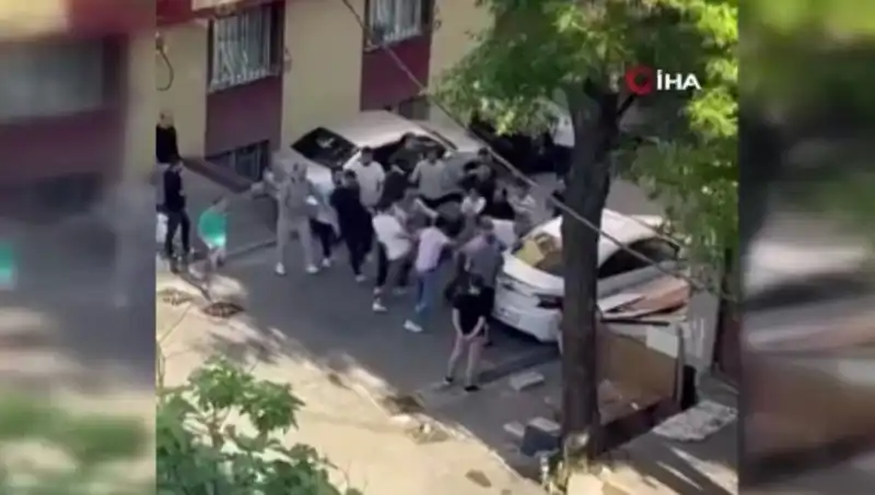 Madde Bağımlısı Kapıları Zorladı, Cezayı Aldı: Meydan Dayakları Hızla Yayılıyor