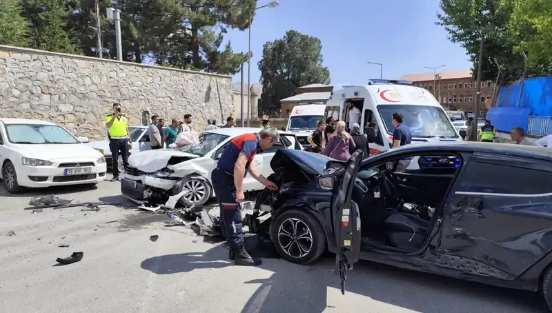 Bitlis’te Trafik Kazası: 10 Yaralının Son Durumu Nedir?