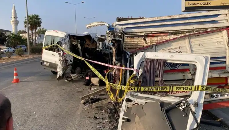 Mersin'de Tatil Yolunda Can Aldı: Feci Kaza ve Yaralılar