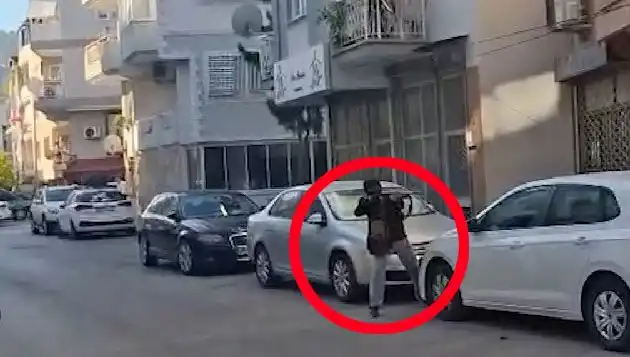 İzmir'de Tansiyonu Yükselten Saldırganla Çatışmanın Çarpıcı Anları
