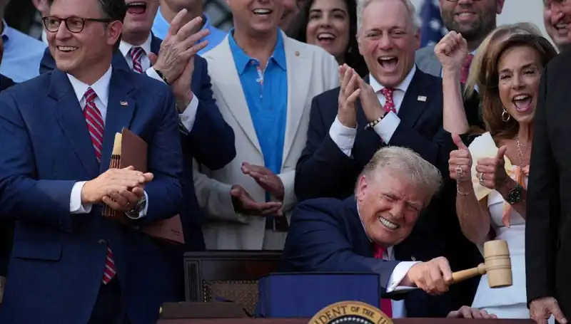Trump'ın İmzaladığı Büyük Yasa Tasarısı Neleri Değiştirecek?