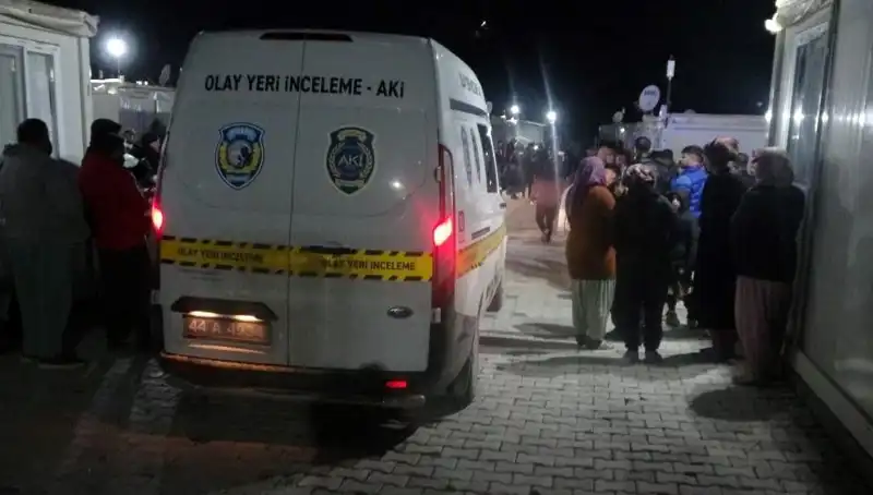 Husumet İki Aileyi Sokağa Döktü: Kavgada Kan Aktı