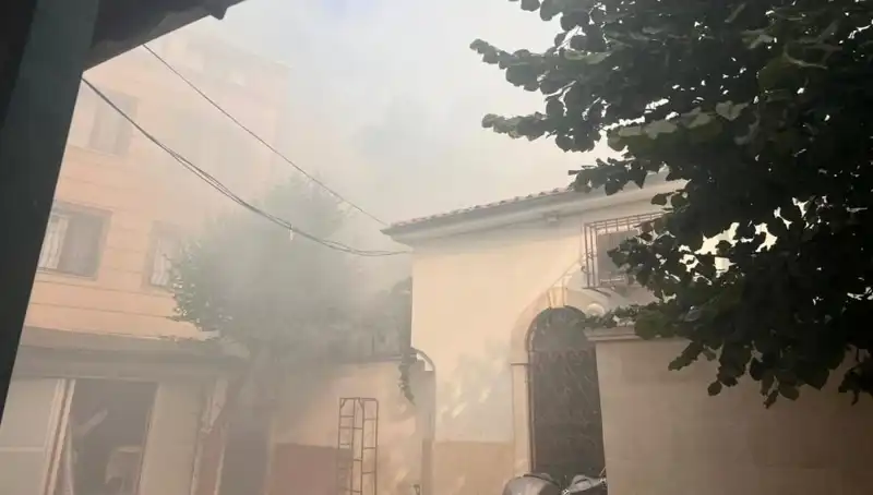 Fatih'te Tarihi Tahta Minare Hamamı'nda Zamanla Yarışan Yangın Paniği