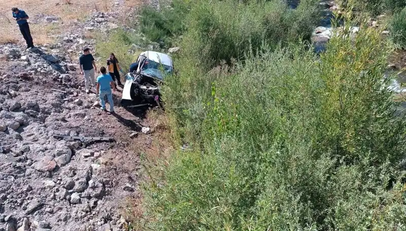 Sivas’ta Facia: Otomobil Dere Yatağına Uçtu, İki Can Gitti!