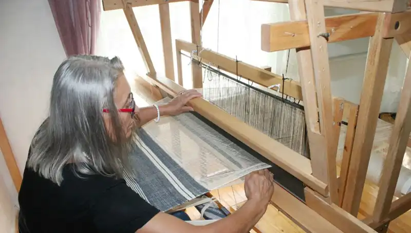 Eski Giysilerin İpe Dönüştüğü Yerin Adı: Yaratıcı Tasarımlar Herkesin Dikkatini Çekiyor