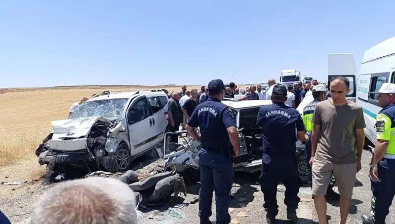 Otomobil ve Hafif Ticari Araç Çarpıştı: Faciada 4 Ölü, 1 Yaralı