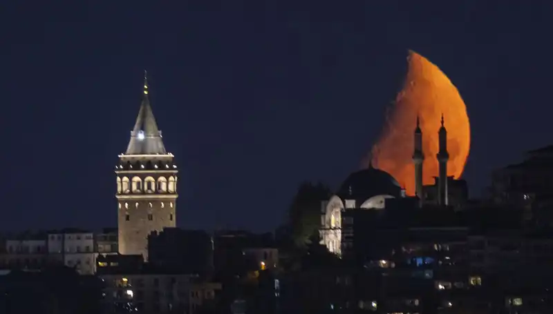 İstanbul'da Oğlak Burcu Yarım Ayı: Fısıldayan Sırların Zamanı Geldi!