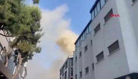 İstanbul'daki 4 Katlı İş Merkezinde Yangın Panik Yaratıyor: Son Durum Ne?